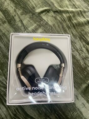 heyday Over-Ear Headphones Box - Light Gray with Yellow Logo